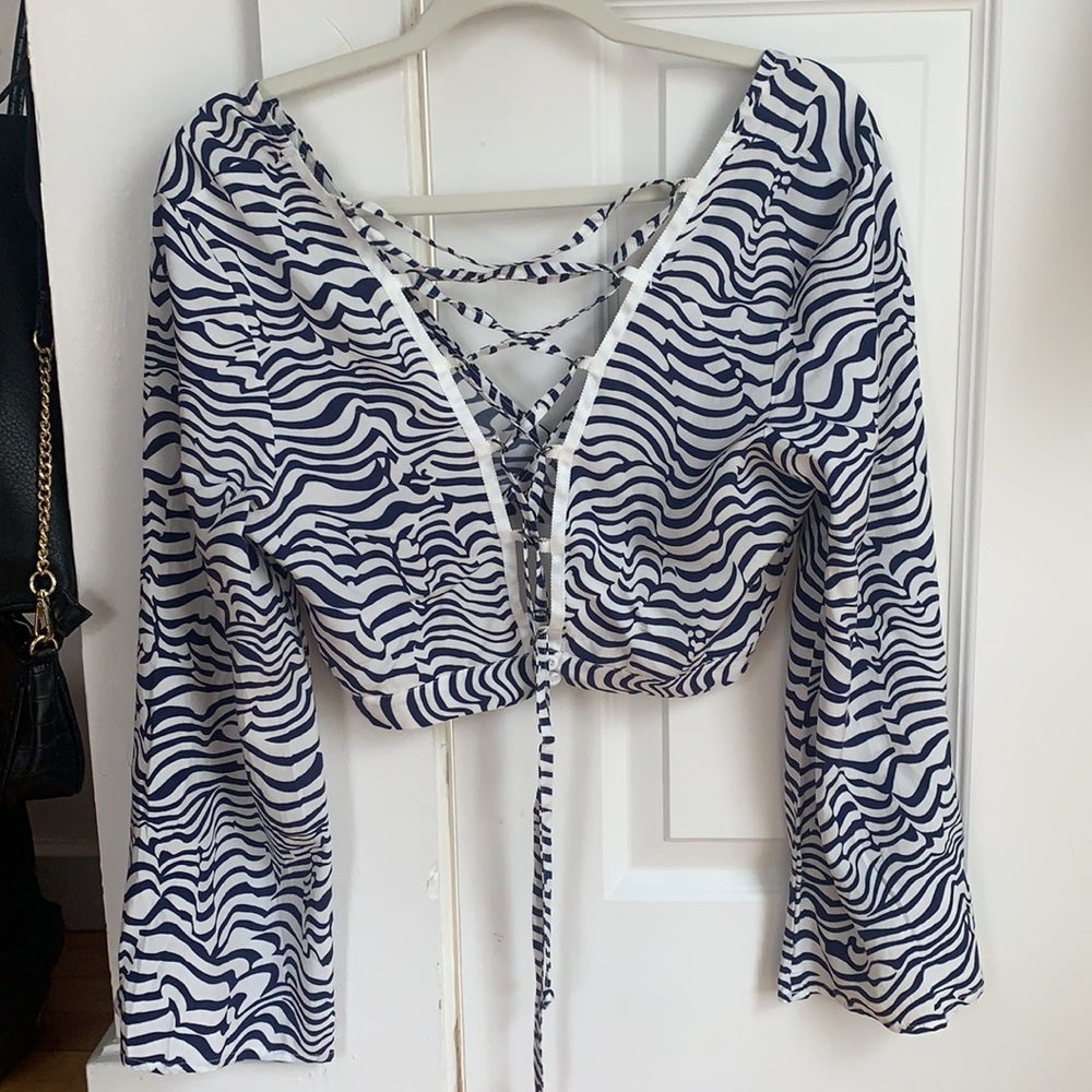 Groovy Patterned crop top - Picture 2 of 3